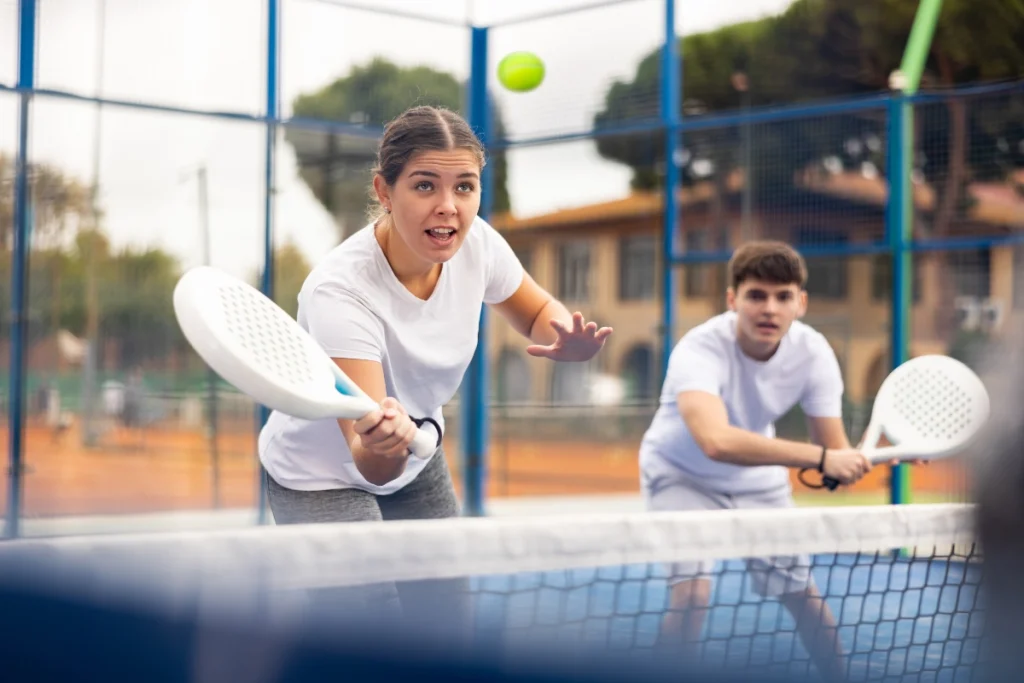 Raquette de padel homme ou femme : quelles différences réelles ?