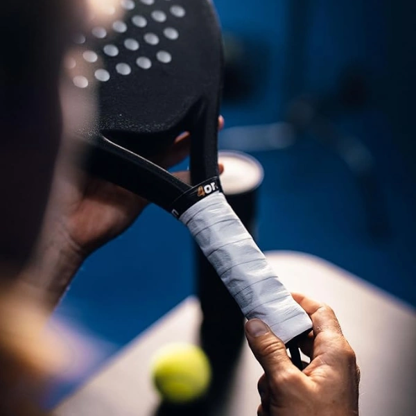 Comment bien débuter au padel : le guide de vos premiers pas