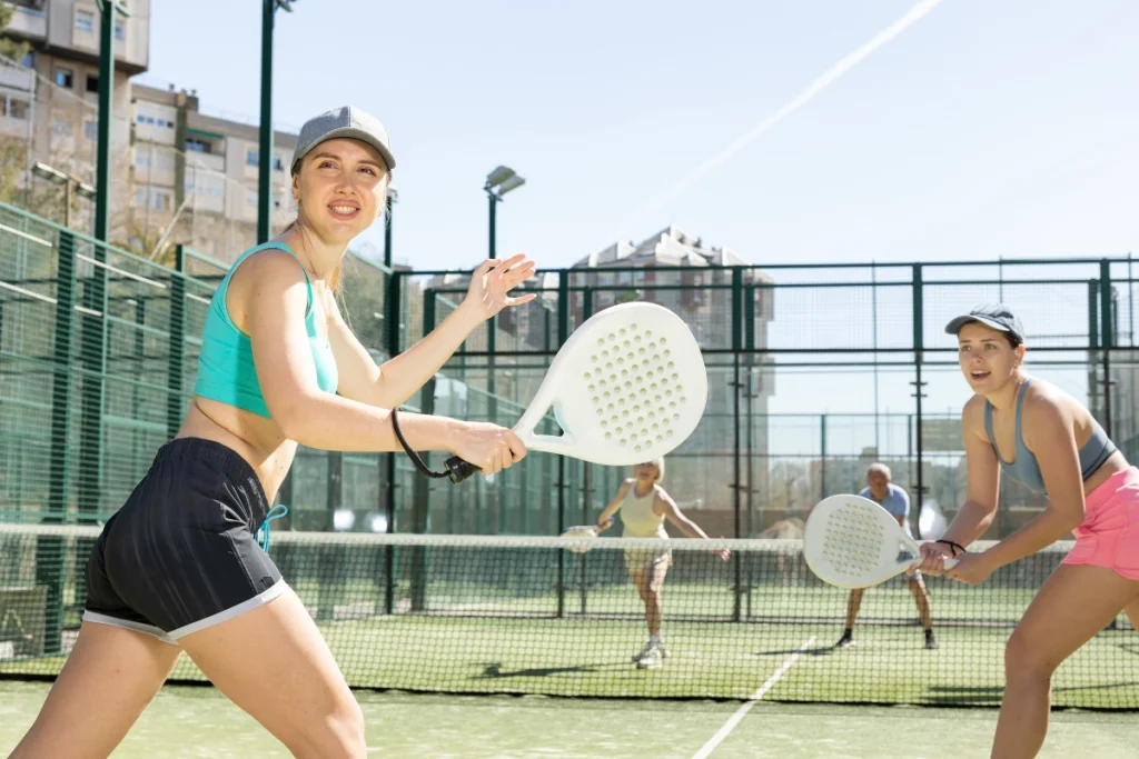 Comment choisir sa raquette de padel : le guide complet