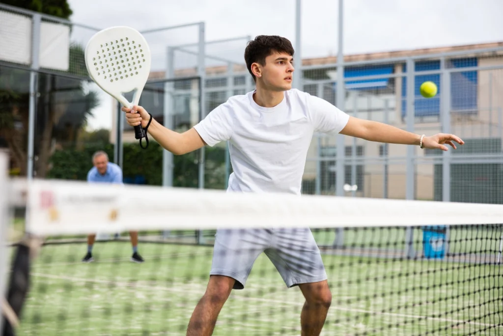 Comment tenir sa raquette de padel ? Les prises expliquées