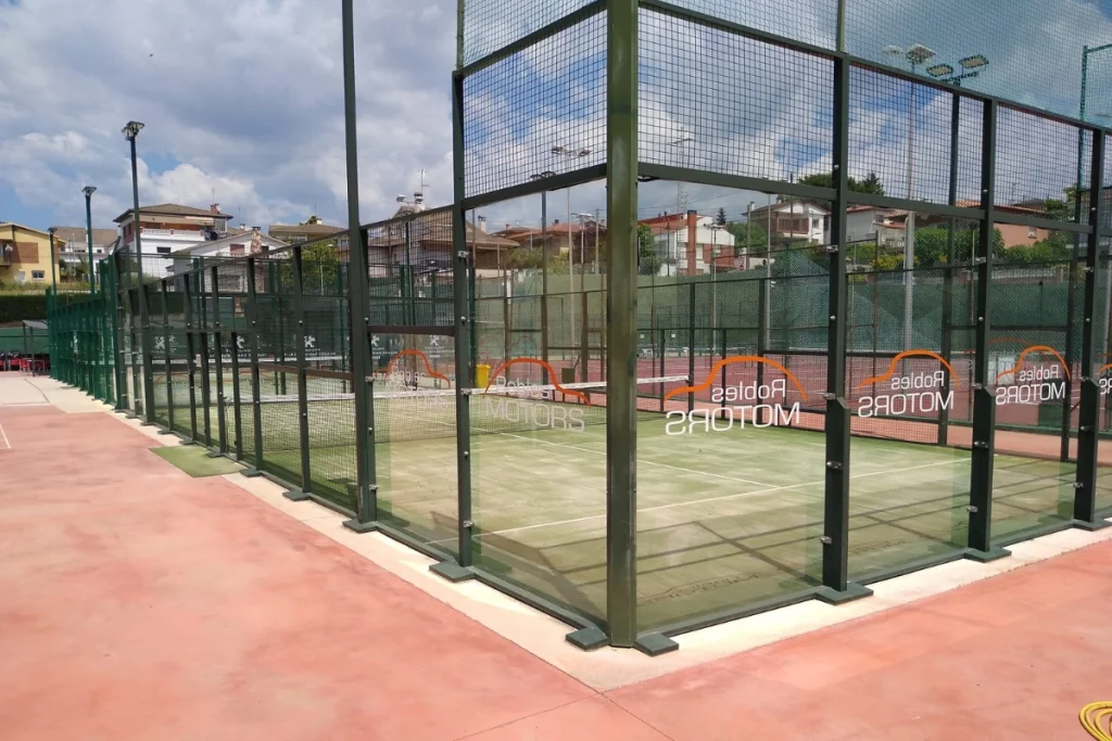 Padel à Ibiza : 5 clubs avec vue sur mer ou nature pour jouer l’été