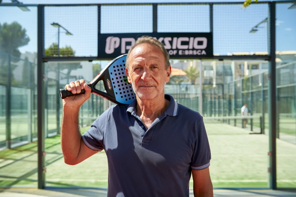 Débuter le padel à 60 ans : témoignage et conseils pour les seniors