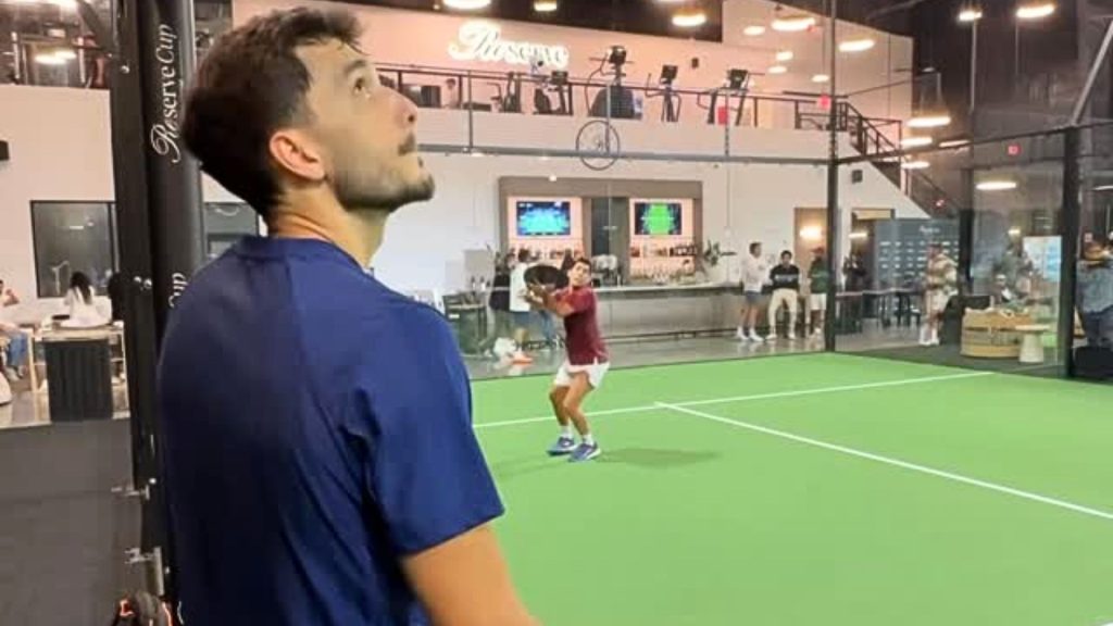 Le smash au padel : par 3, par 4, rulo et smash à plat