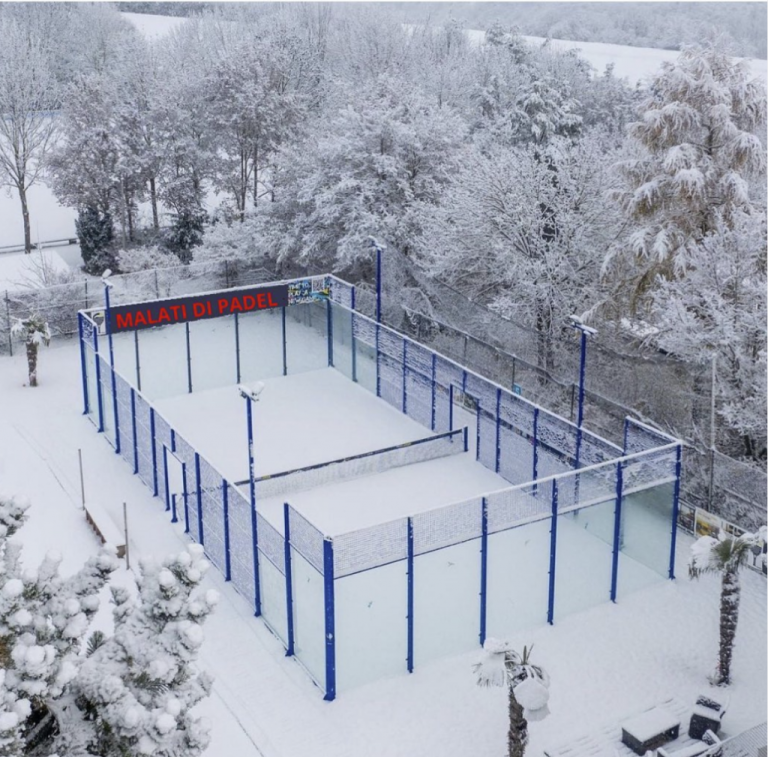 Jouer au padel par temps froid : conseils pratiques pour l’hiver