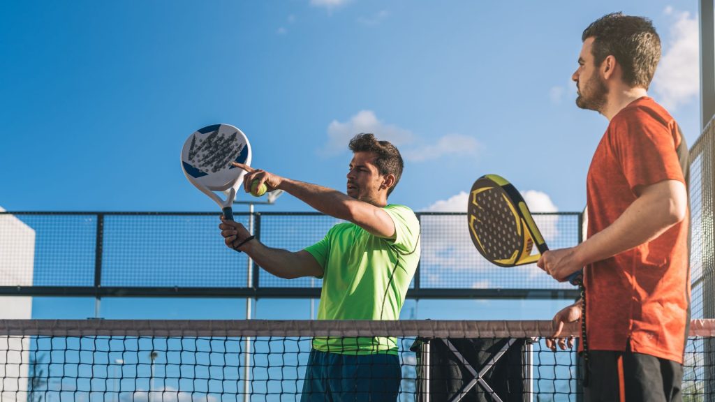Où faire un stage de padel pour progresser : France, Espagne et ailleurs