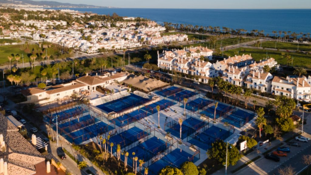 Où faire un stage de padel pour progresser : France, Espagne et ailleurs